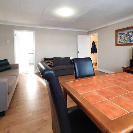 Wentworth Apartment With 2 Bedrooms, Superfast Wi-Fi And Parking Ситтингбурн Экстерьер фото