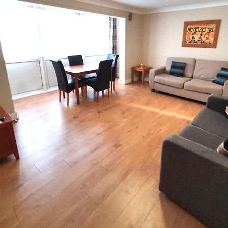 Wentworth Apartment With 2 Bedrooms, Superfast Wi-Fi And Parking Ситтингбурн Экстерьер фото
