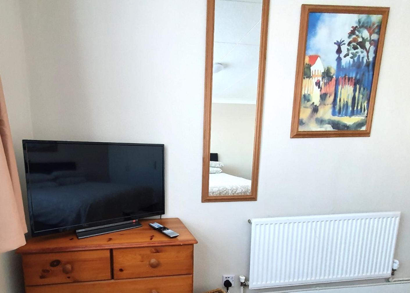Wentworth Apartment With 2 Bedrooms, Superfast Wi-Fi And Parking Ситтингбурн Экстерьер фото