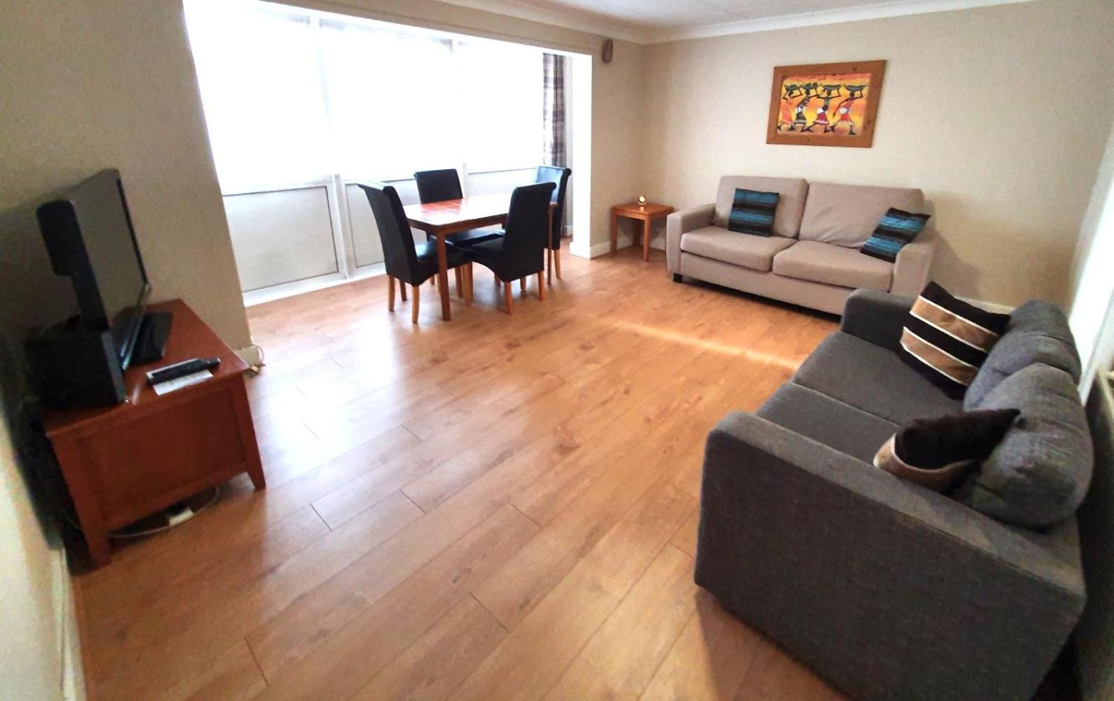 Wentworth Apartment With 2 Bedrooms, Superfast Wi-Fi And Parking Ситтингбурн Экстерьер фото